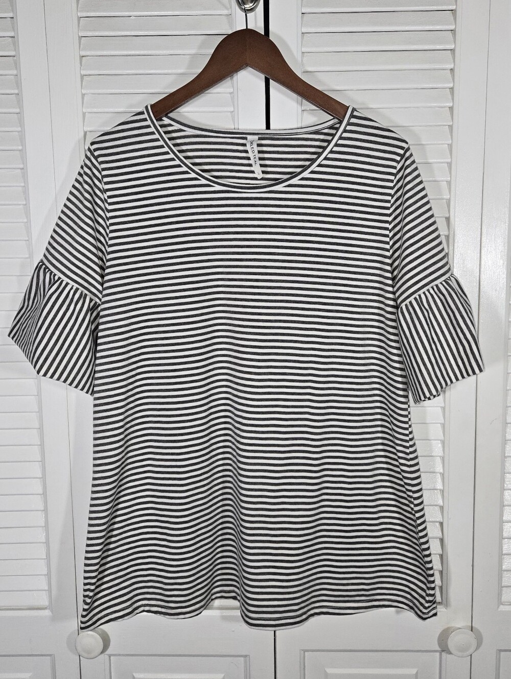 Tickled Teal Gray White Striped Ruffle Short Sleeve Crewneck Tunic Top L
